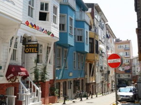 Tilas - Rooms in 19th Century Wooden Townhouse,Kadikoy